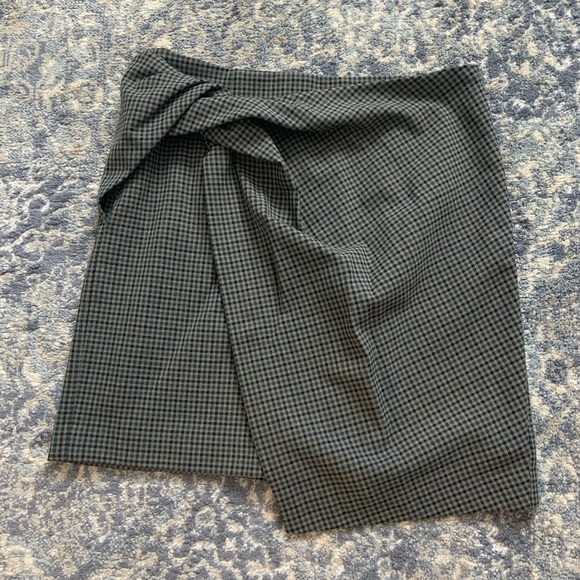 Aritzia Babaton size 4 skirt - Picture 2 of 2